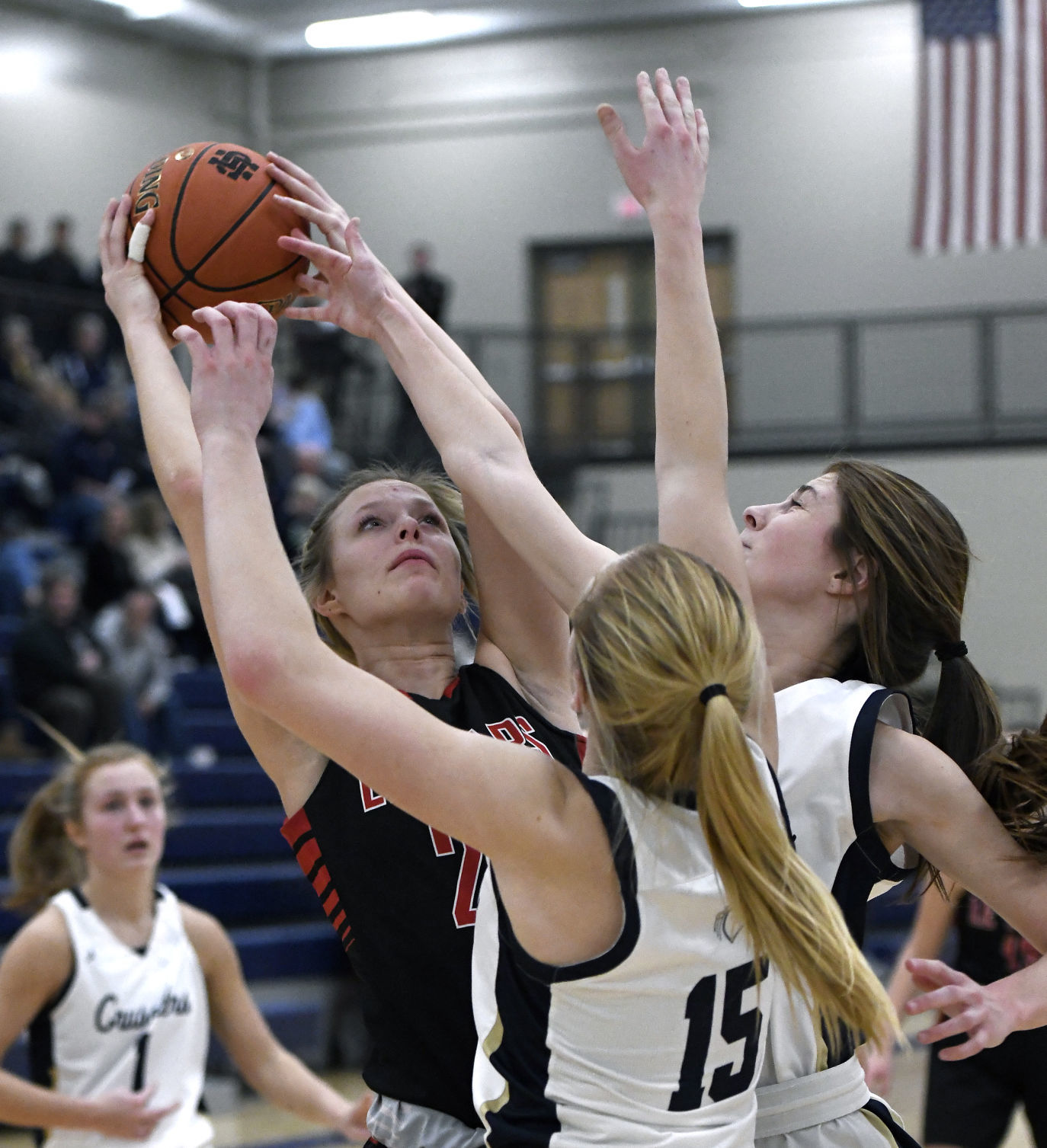 Heelan hosts Le Mars girls basketball